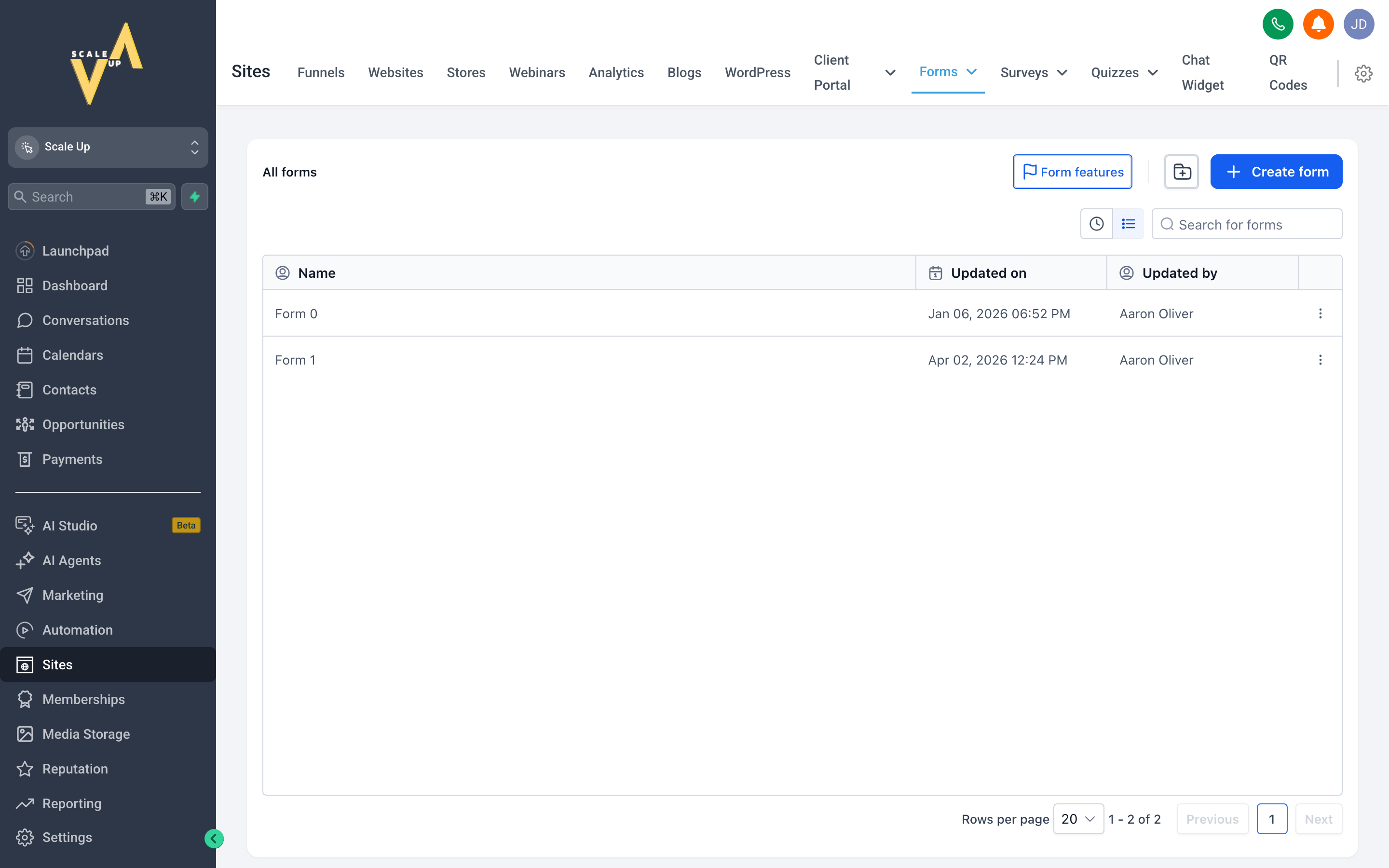 The form builder showing a contact form with fields for name, phone, email, and a message, with the field settings panel open on the right